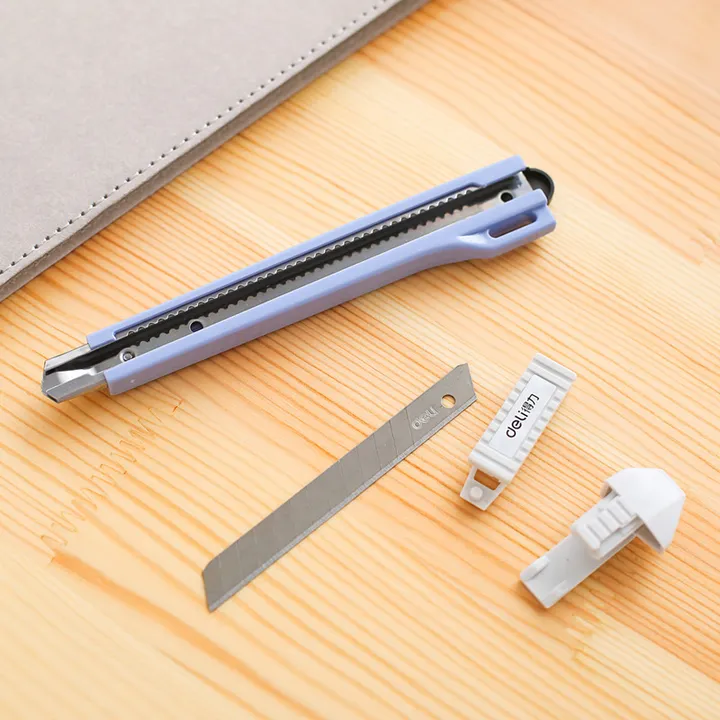 DELI/得力 美工刀 浅蓝 产品 2031 产品尺寸：145*27mm 刀片尺寸：80mm*9mm*0.4mm 单位:把