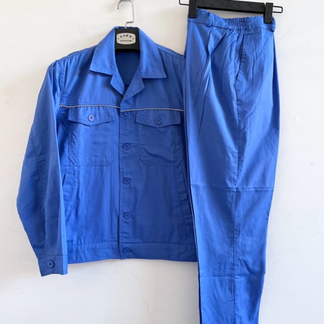 SYRY/圣扬睿亚 工作服 Y-007 颜色： 蓝色 上衣+裤子材质：涤棉（含棉量35%） 尺寸：XL码 上衣和裤子均需印刷logo+编号 下单请附图 单位:套