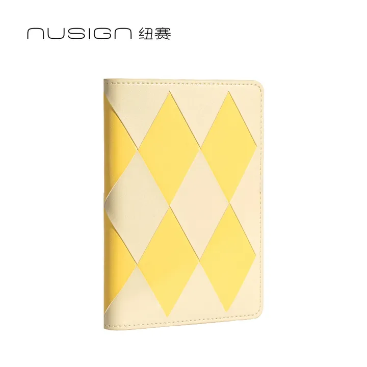 DELI/得力 棋盘格封套本 NS365 颜色:银杏黄；尺寸:A6；包装:96张/本；纸张规格:A6 单位:本