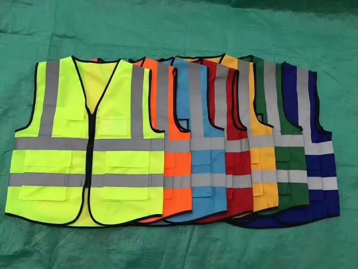 YHK/豫宏坤 反光背心（定制款） 荧光黄色，涤纶， 克重：150克 ，高亮反光条: 尺寸：标准码 多口袋 印LOGO下单请附图 单位:件